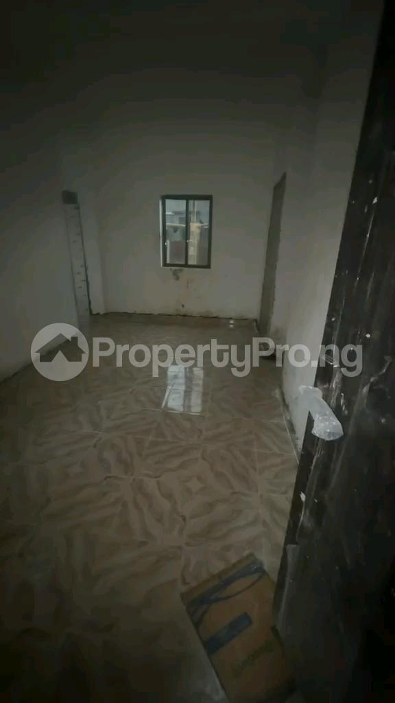 1 bedroom Flat / Apartment for rent Off Ogunmokun Mushin Lagos