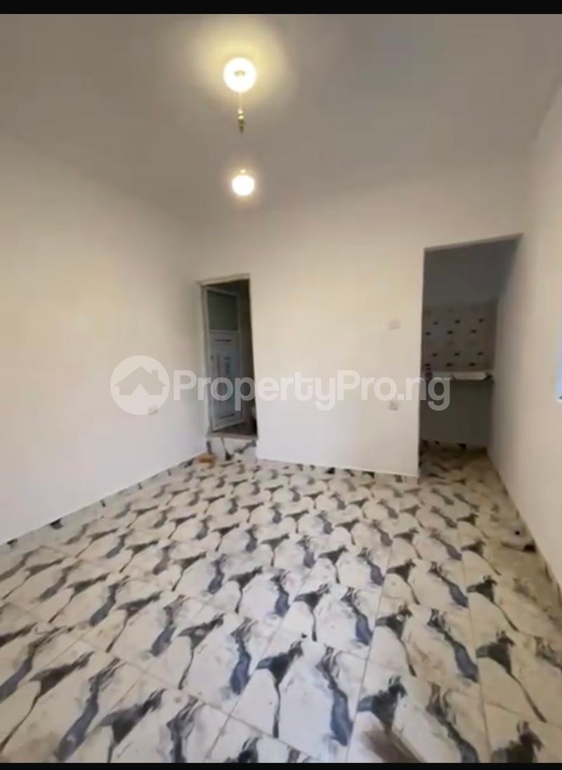 1 bedroom Flat / Apartment for sale Off Market Street, Shomolu Shomolu Lagos