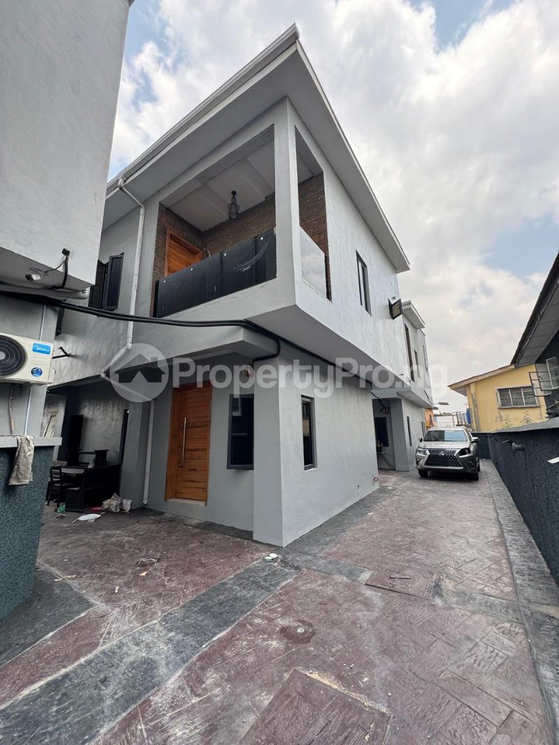 4 bedroom House for sale Surulere Lagos
