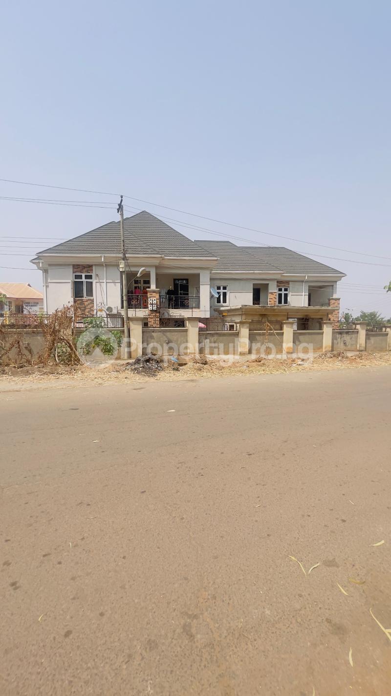10 bedroom House for sale Golf Estate, Enugu Enugu