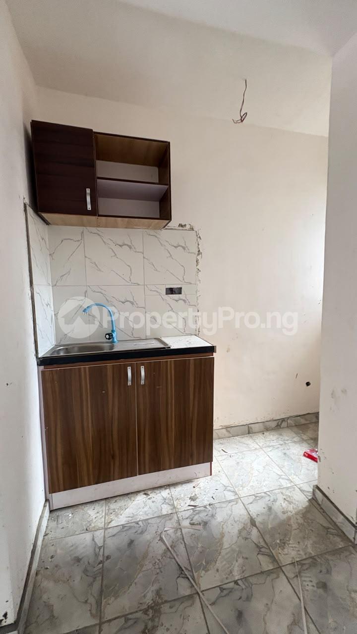 1 bedroom Flat / Apartment for rent Off Pedro Road, Shomolu, Lagos. Shomolu Lagos