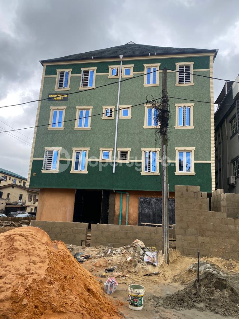 1 bedroom Flat / Apartment for rent Adekunle, Alagomeji Yaba Lagos