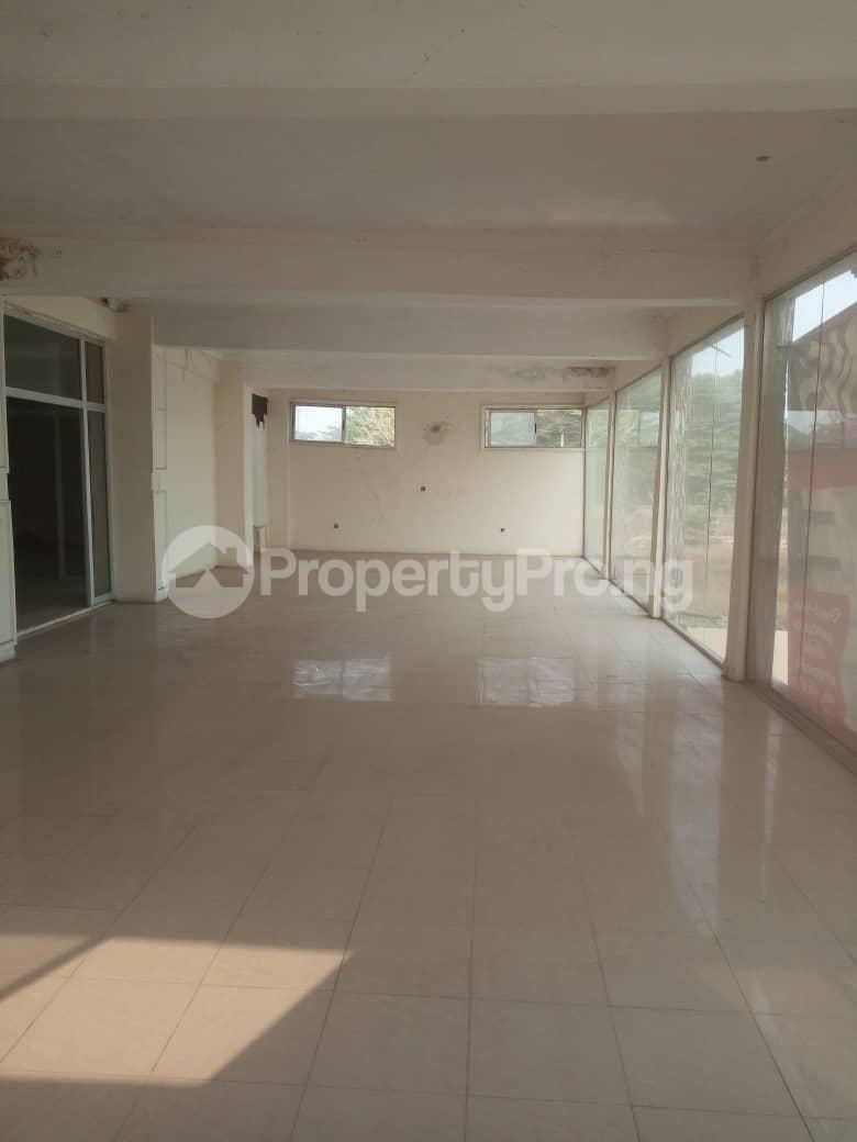 1 bedroom Commercial Property for rent .......... Lekki Lagos