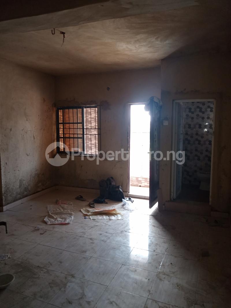 1 bedroom Flat / Apartment for rent Ebute Metta Adekunle Yaba Lagos - 4