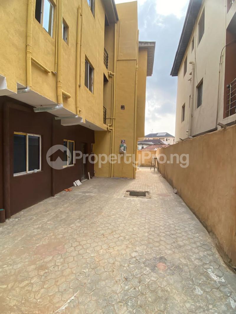 1 bedroom Flat / Apartment for rent Bajulaiye Shomolu Lagos