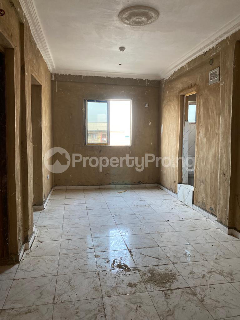 1 bedroom Flat / Apartment for rent Onipan Shomolu Lagos