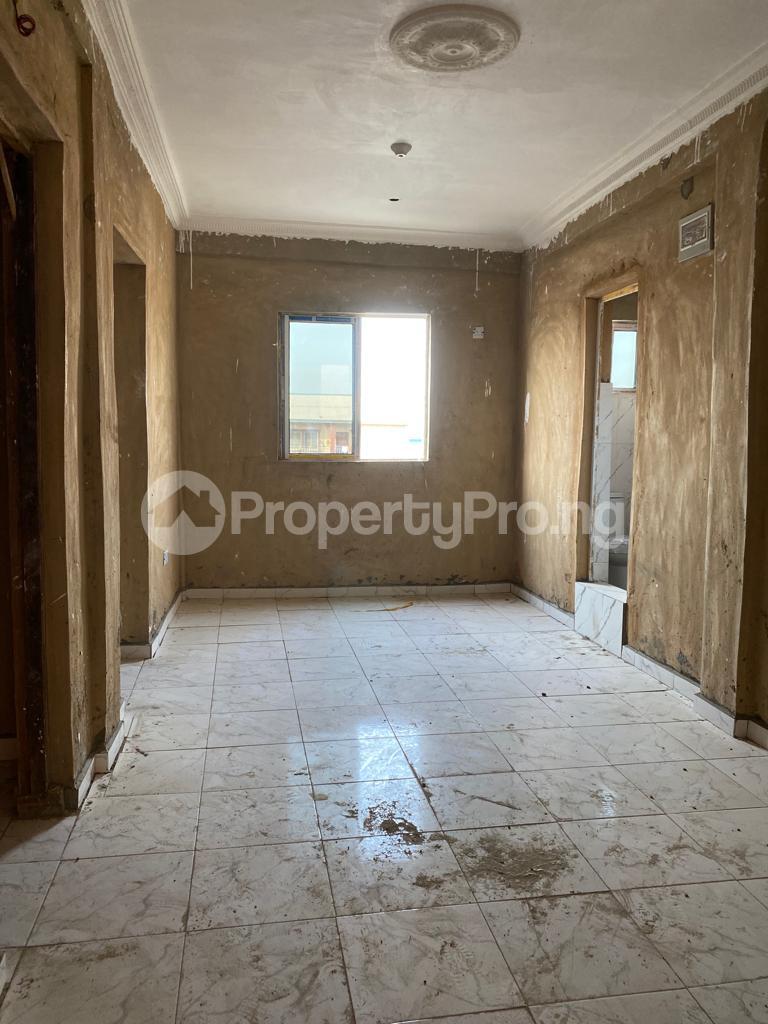 1 bedroom Flat / Apartment for rent Onipan Shomolu Lagos