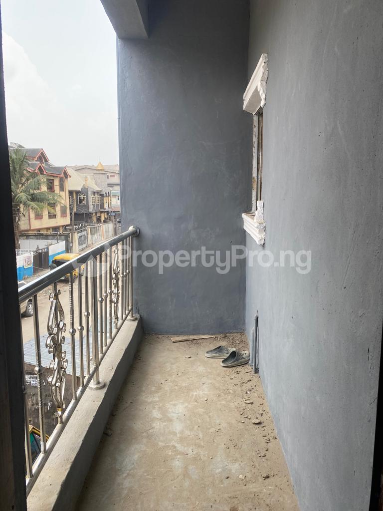 1 bedroom Flat / Apartment for rent Ebute Metta Adekunle Yaba Lagos - 8