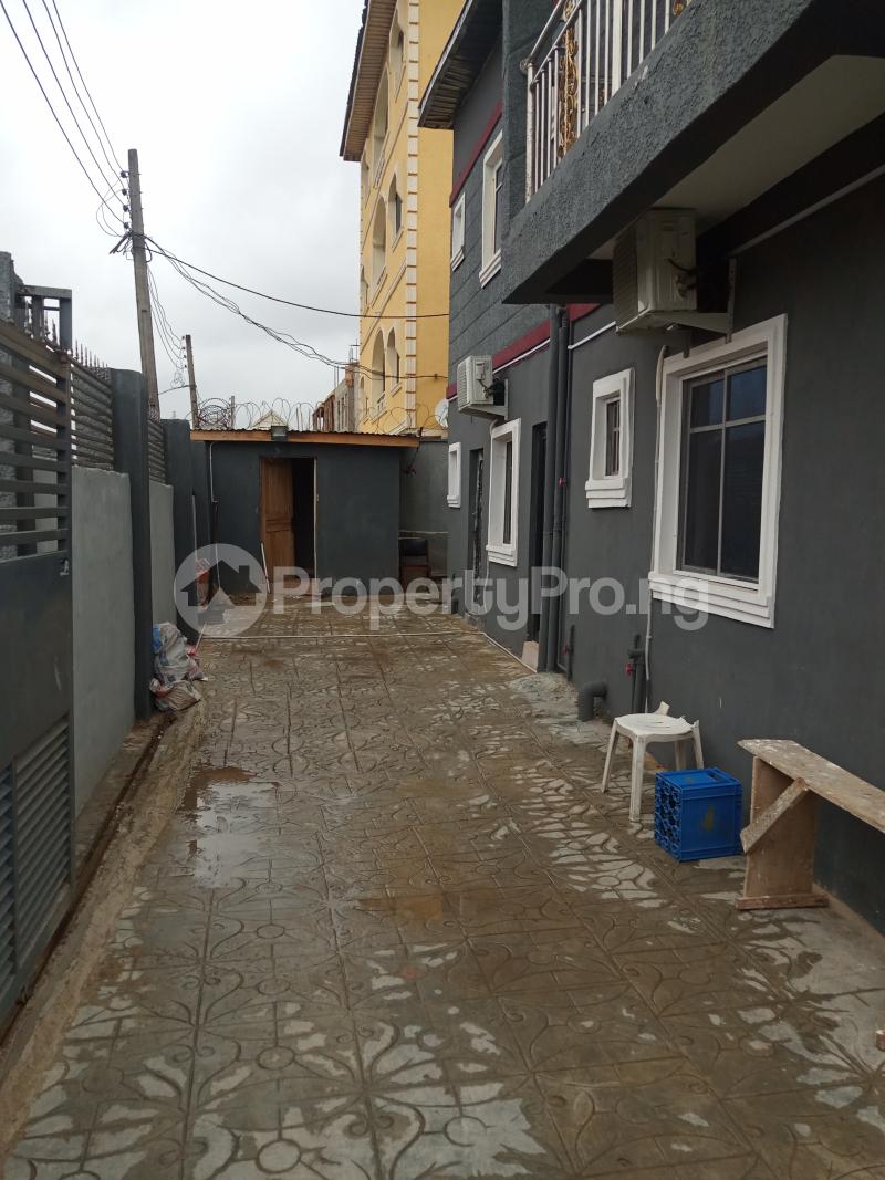 1 bedroom Flat / Apartment for rent Pedro Phase 1 Gbagada Lagos - 5