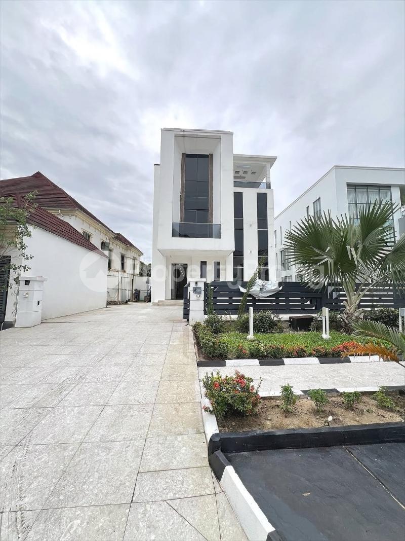 5 bedroom House for sale Pinnock Beach Estate Osapa london Lekki Lagos