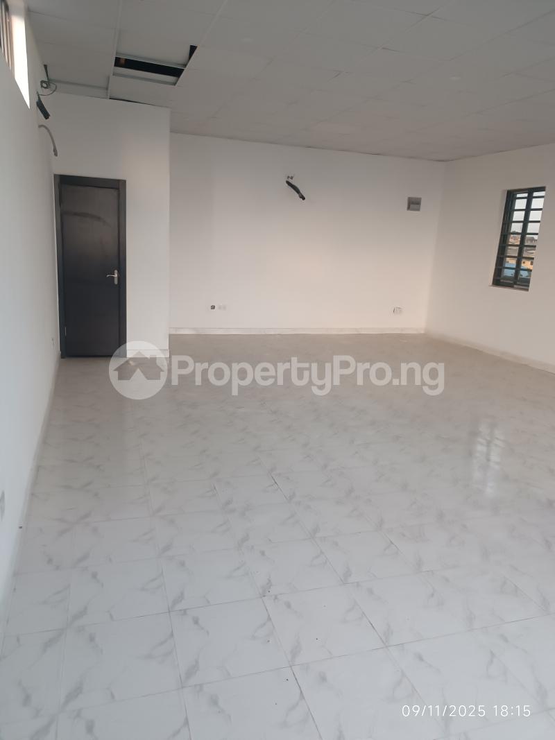 Commercial Property for rent By Alakara Police Station Agege Motor Road Close To Jibowu Mushin Mushin Lagos - 0