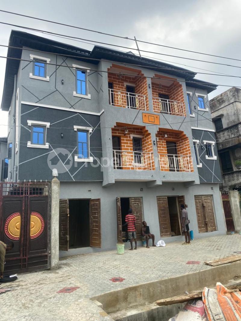 1 bedroom Flat / Apartment for rent Onipanu Shomolu Lagos