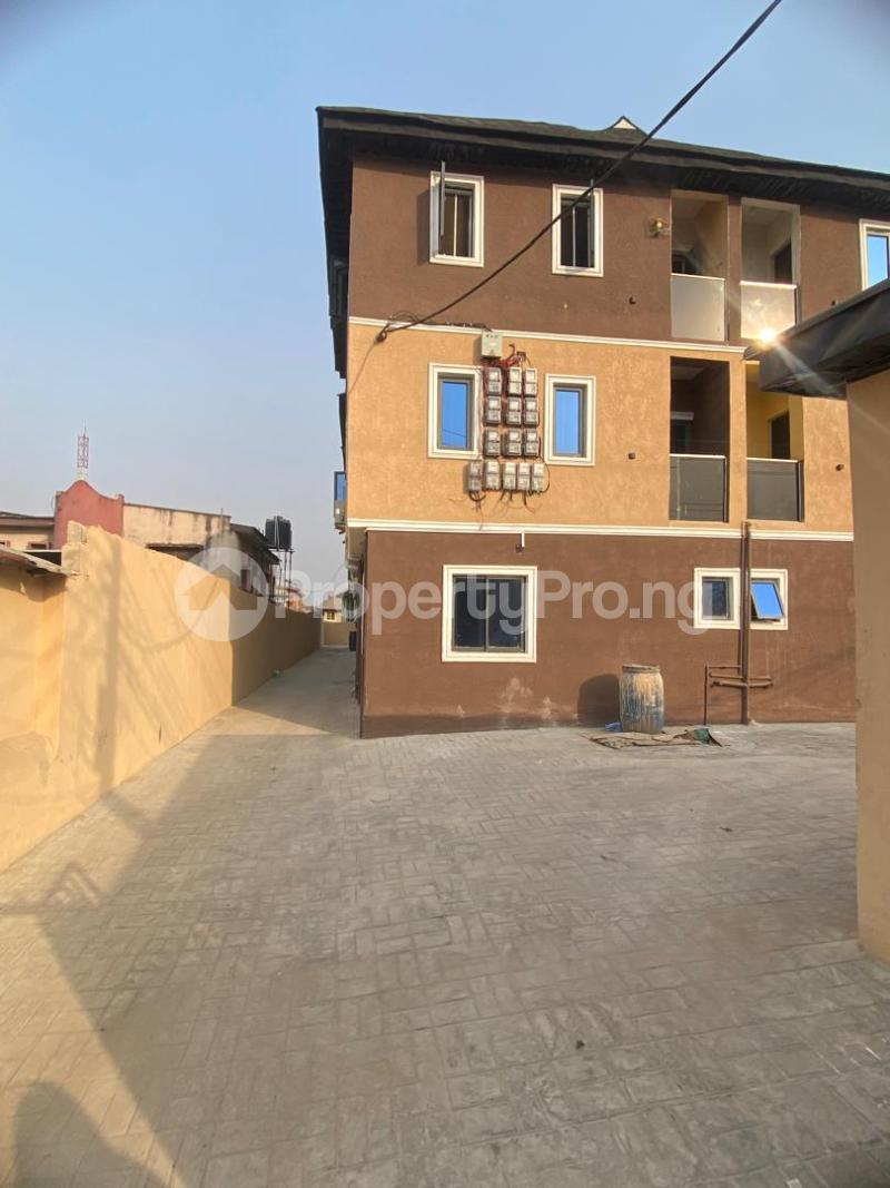 1 bedroom Flat / Apartment for rent Somolu Fola Agoro Yaba Lagos