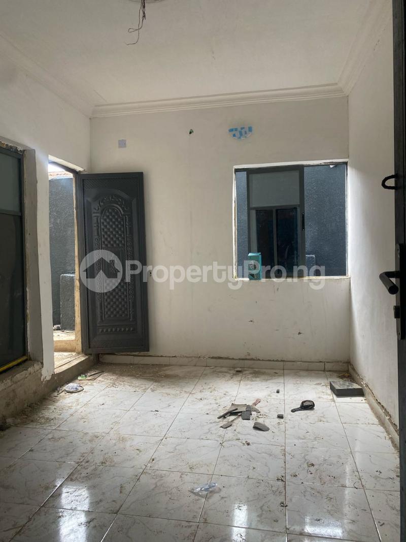1 bedroom Flat / Apartment for rent Onipan Shomolu Lagos