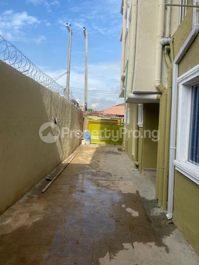 1 bedroom Flat / Apartment for rent Onipan Shomolu Shomolu Lagos - 2
