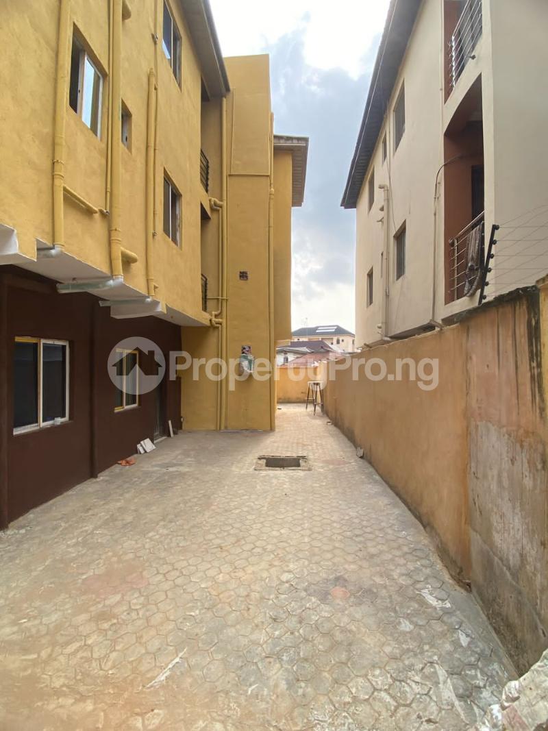 1 bedroom Flat / Apartment for rent Bajulaiye Shomolu Lagos