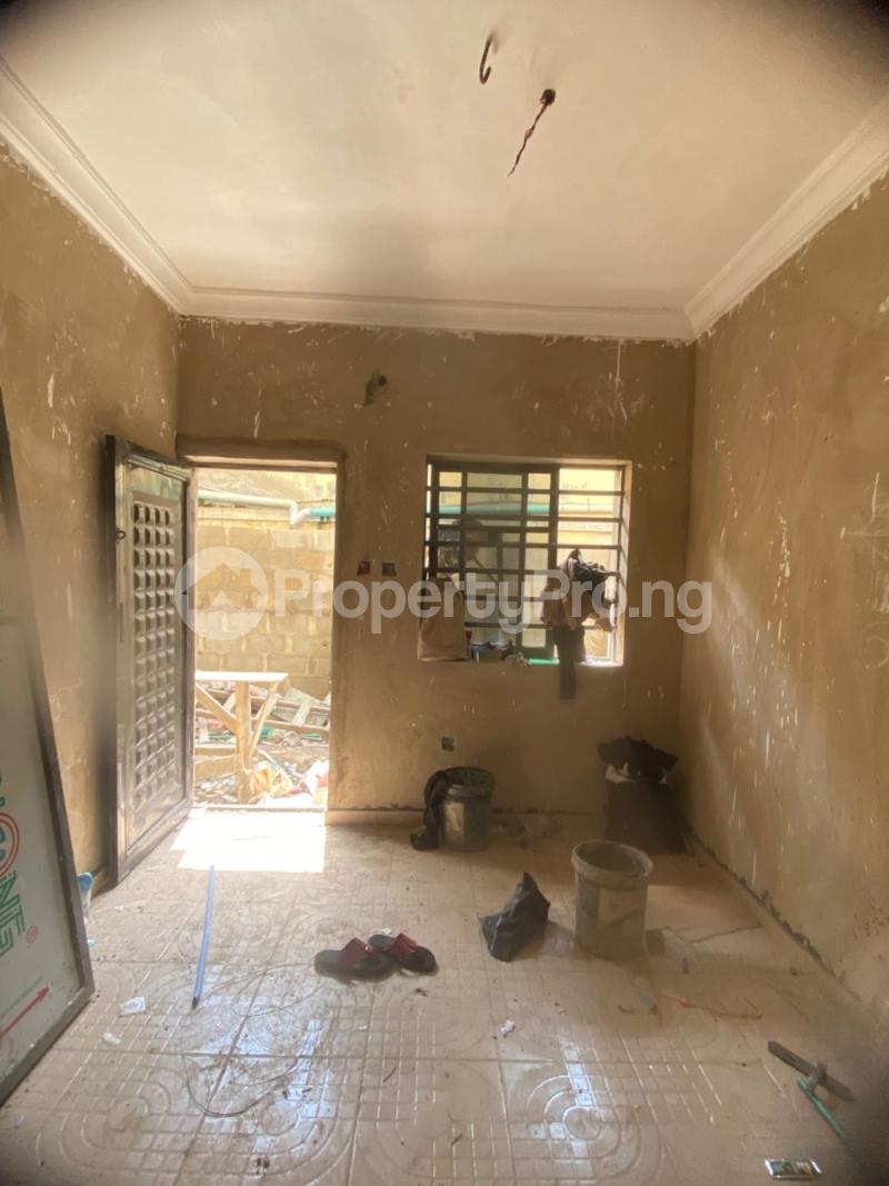 1 bedroom Flat / Apartment for rent Onipan Ikorodu road(Ilupeju) Ilupeju Lagos - 3