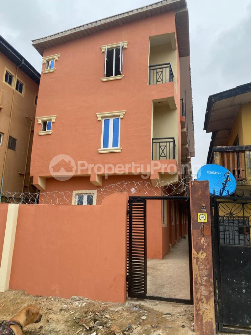 1 bedroom Flat / Apartment for rent Onipanu Shomolu Lagos