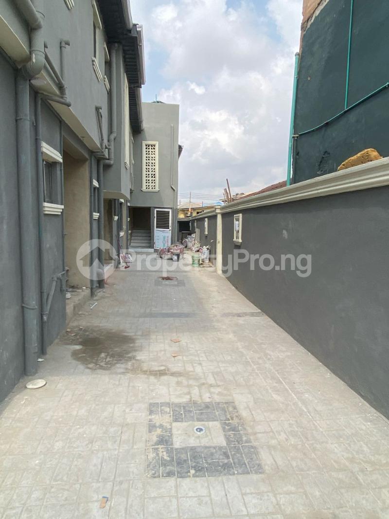 1 bedroom Flat / Apartment for rent Onipanu Shomolu Lagos