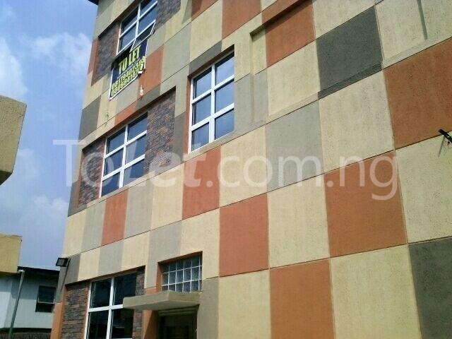 1 bedroom Flat / Apartment for rent 10 Davis Street, Abule-Oja Yaba Lagos