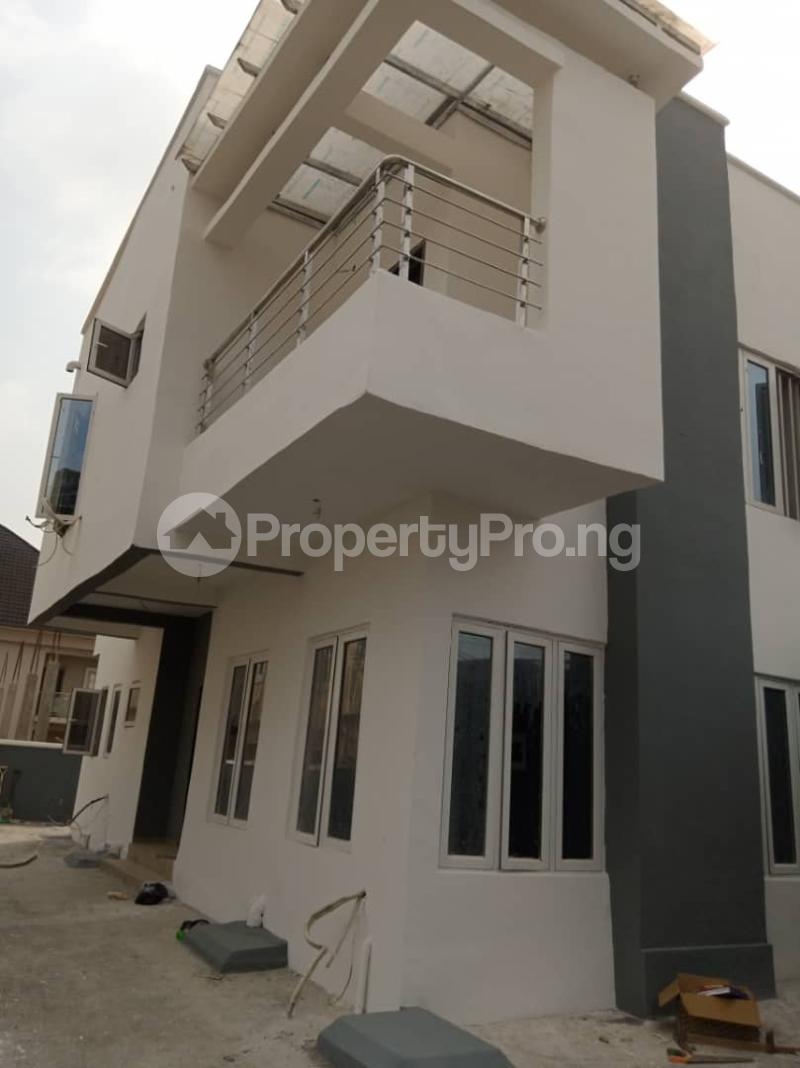 4 bedroom House for sale Within A Secured Estate. Mende Maryland Lagos