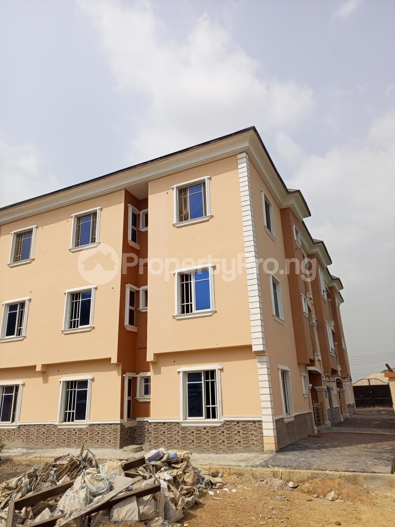 3 bedroom Flat / Apartment for rent Off Aiyelegun Road Bucknor. Bucknor Isolo Lagos