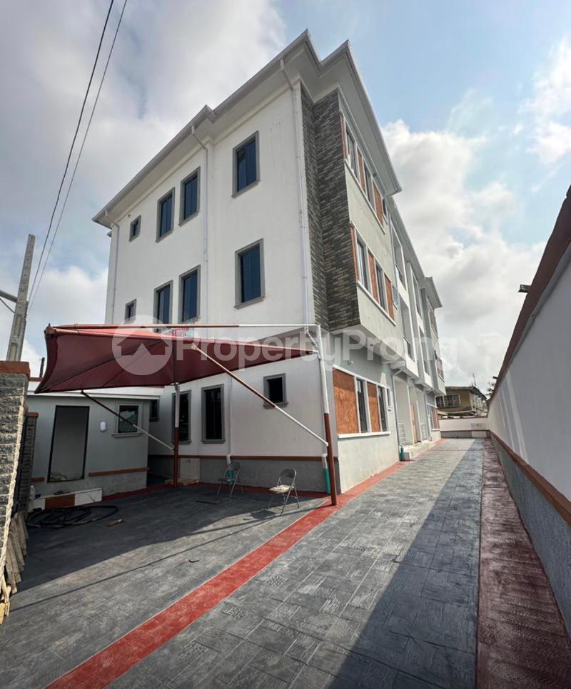 3 bedroom Flat / Apartment for sale Itire Surulere Lagos