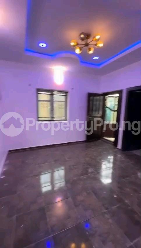 1 bedroom Flat / Apartment for rent Off. Kayode Onipanu Shomolu Lagos