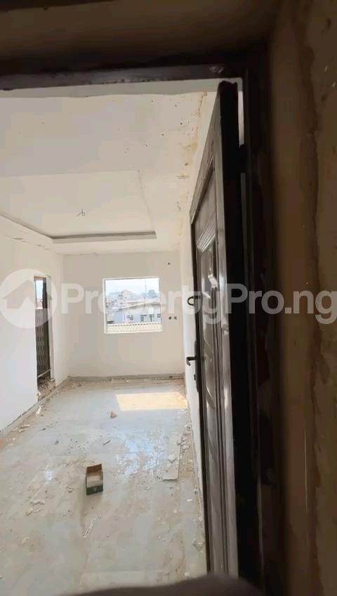 Flat / Apartment for rent Off Awoyokun Onipanu Shomolu Lagos