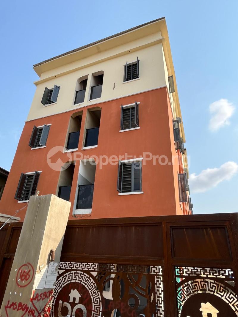 1 bedroom Flat / Apartment for sale Iwaya Yaba Lagos