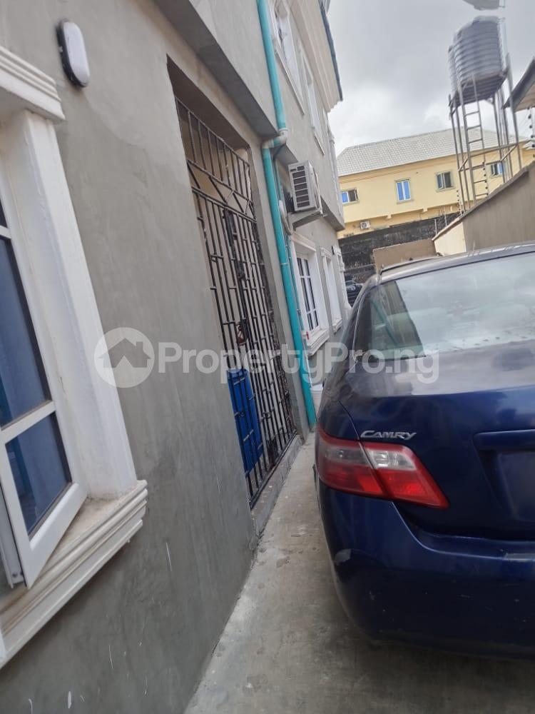 1 bedroom Flat / Apartment for rent Off Oluwadare Fola Agoro Yaba Lagos
