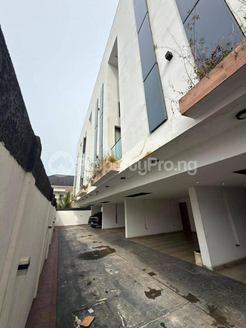 2 bedroom House for rent Tobiloba Street Ologolo Lekki Lagos
