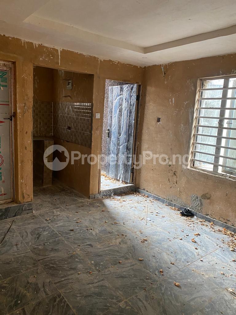 1 bedroom Flat / Apartment for rent Ebute Meta Adekunle Yaba Lagos - 9