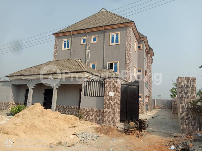 10 bedroom Flat / Apartment for sale Obinze, Immediately Following The Dreamland/redemption Housing Estate Owerri Imo