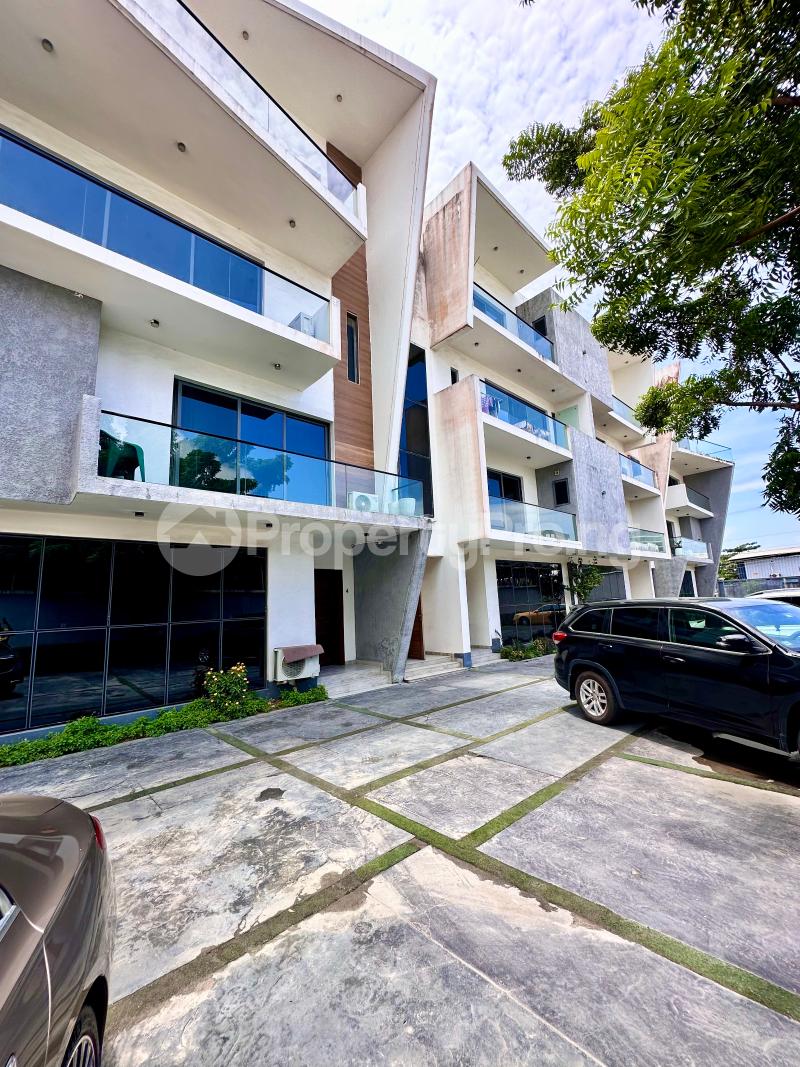 4 bedroom House for rent By Ebeano Supermarket ONIRU Victoria Island Lagos