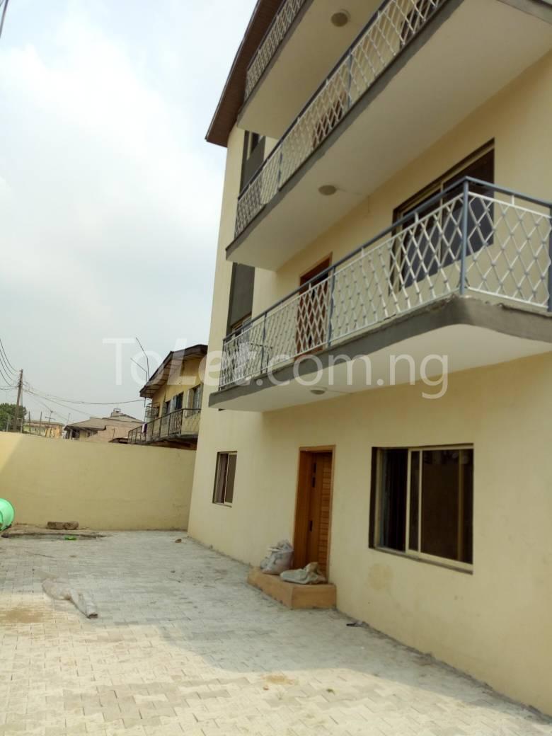 2 bedroom Flat / Apartment for rent   Fola Agoro Yaba Lagos
