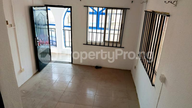 2 bedroom Flat / Apartment for rent By Ogunmefun Street Obanikoro Shomolu Lagos - 0