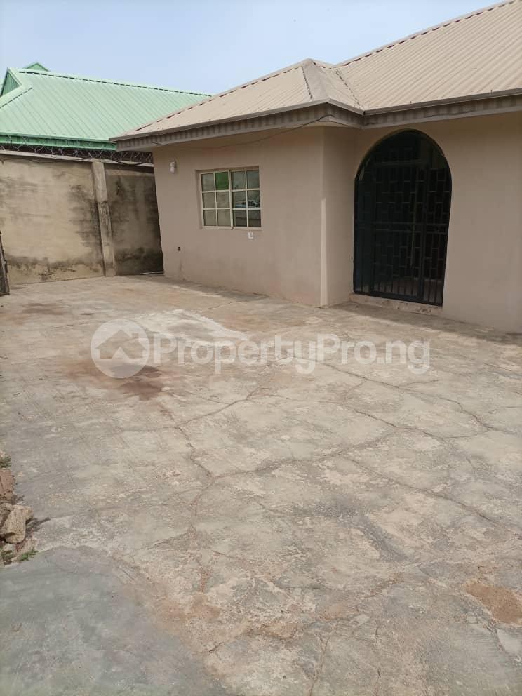 Flat / Apartment for rent Golden Palace Area , Opposite Wcci Junction, Oluyole Extension. Akala Express Ibadan Oyo