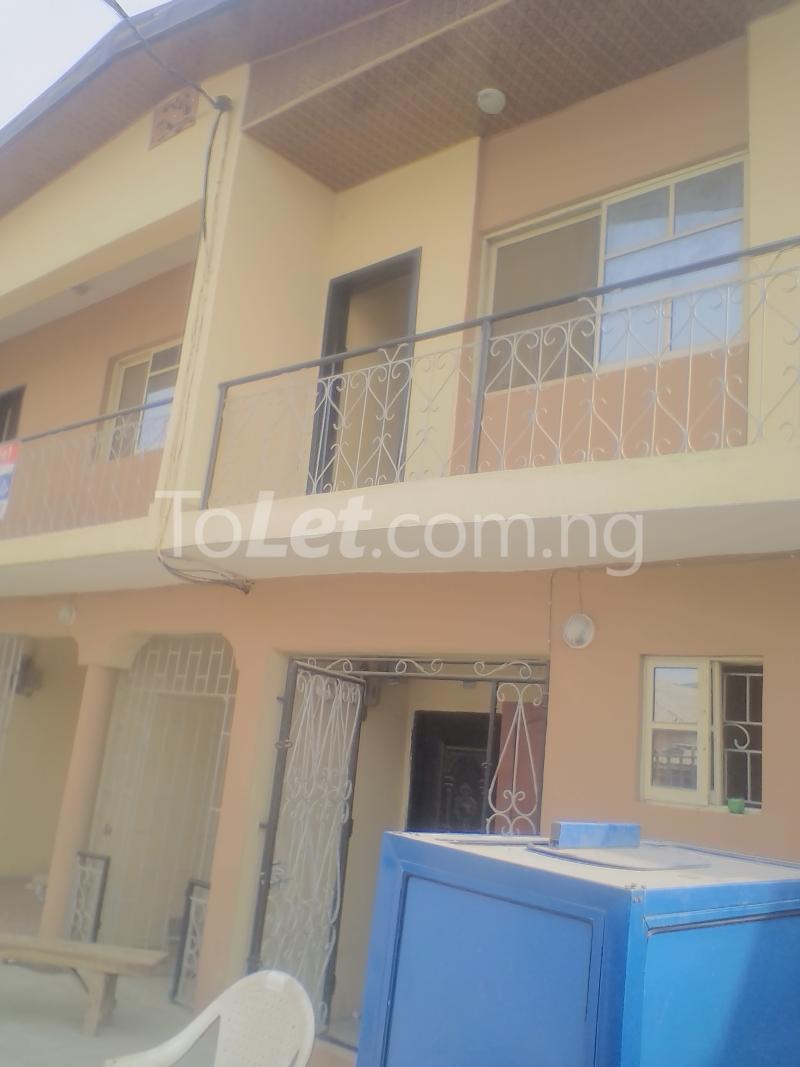 3 bedroom Flat / Apartment for rent   Mafoluku Oshodi Lagos - 0