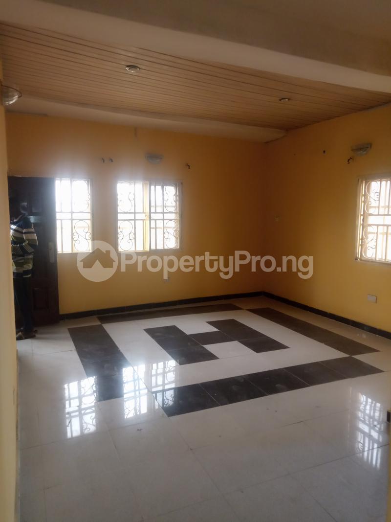 3 bedroom Flat / Apartment for rent Obanikoro Shomolu Lagos