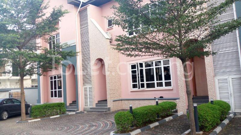 3 bedroom Flat / Apartment for rent Oniru Lagos