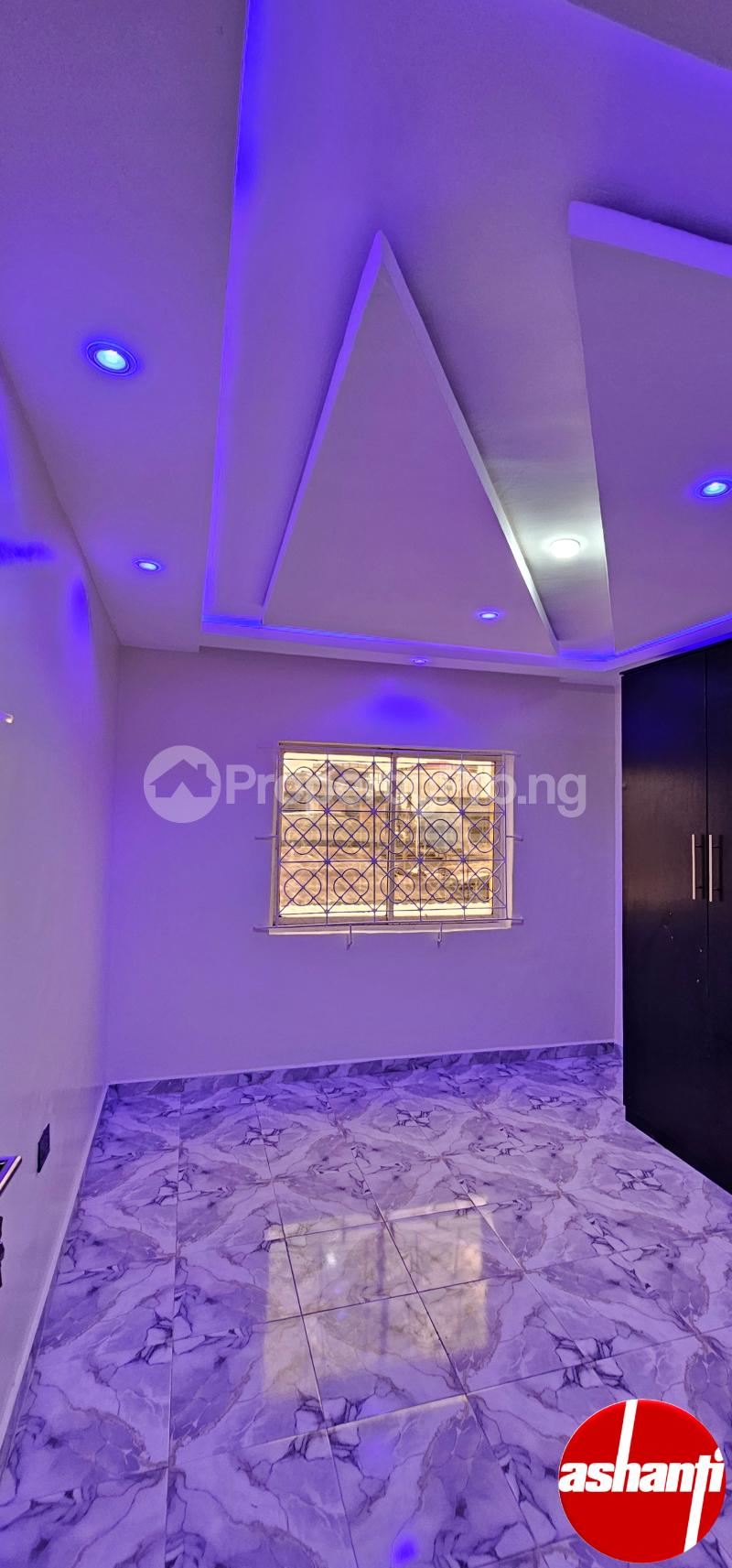 3 bedroom Flat / Apartment for rent Omilade Street Mafoluku Oshodi Lagos - 1
