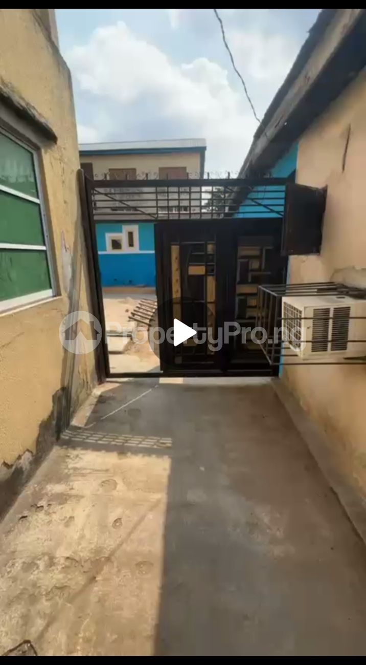 1 bedroom Flat / Apartment for rent Fadeyi Shomolu Fadeyi Shomolu Lagos