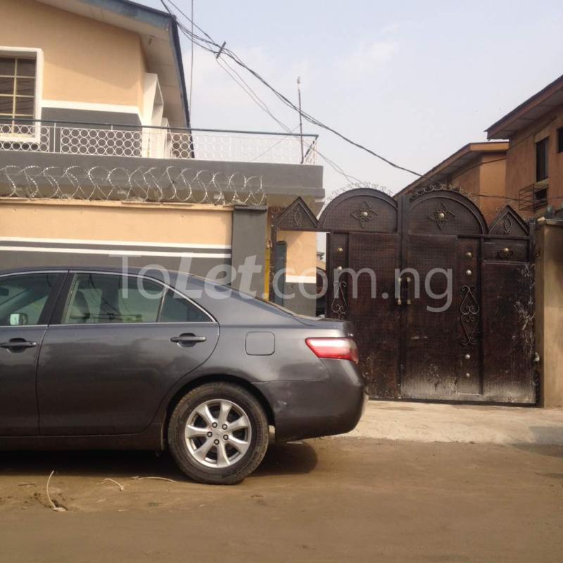 1 bedroom Flat / Apartment for rent Off Oseni Lawanson Surulere Lagos
