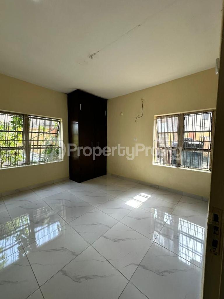 3 bedroom House for rent Off Eric Moore Road Via Bode Thomas Surulere Lagos