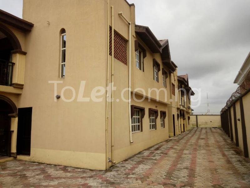 3 bedroom Flat / Apartment for rent Dele Owolo Street Off Transformer Bucknor Isolo Lagos