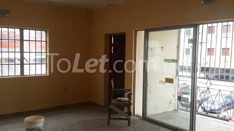 3 bedroom Flat / Apartment for rent   Obanikoro Shomolu Lagos