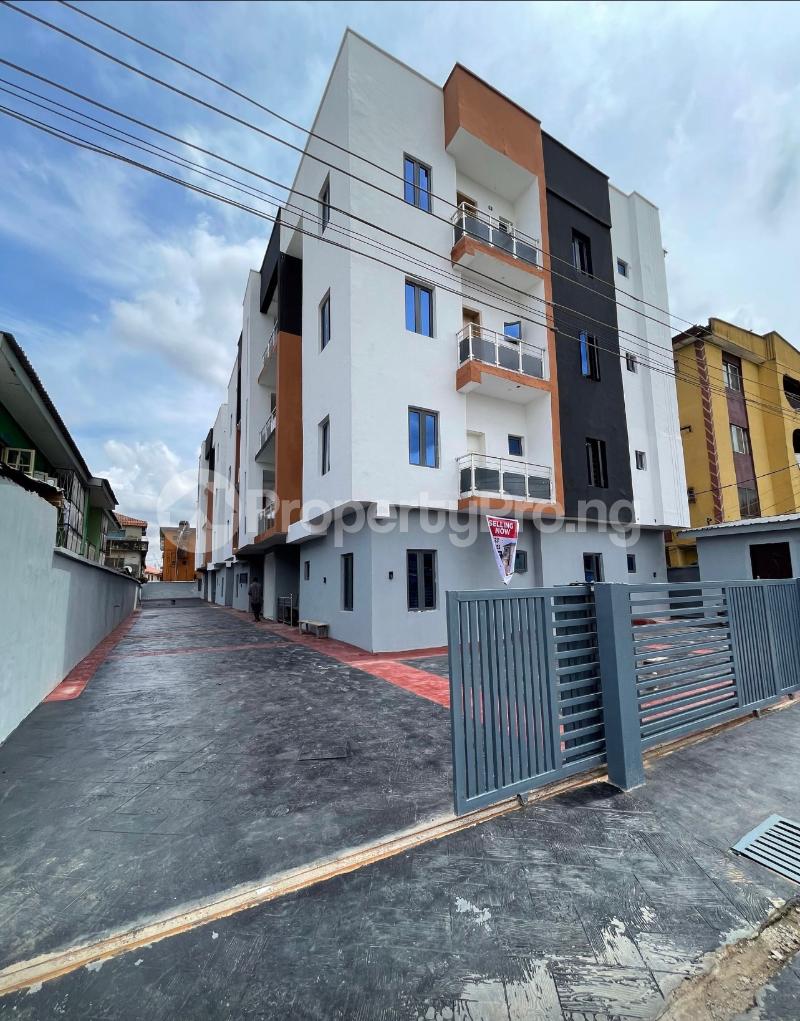 3 bedroom Flat / Apartment for sale  Aguda Surulere Lagos