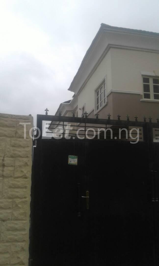 3 bedroom House for rent 7 Nwelle Close Millenuim/UPS Gbagada Lagos