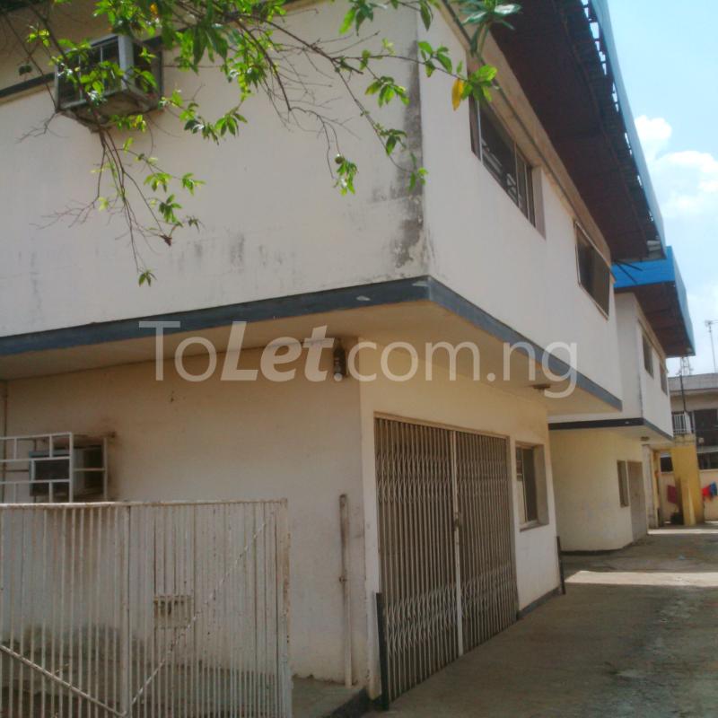 4 bedroom House for rent No. 16 Godwin Way, Off Apata Memorial School, Kogberegbe street Isolo Lagos